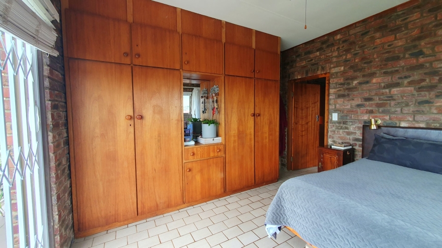5 Bedroom Property for Sale in Dana Bay Western Cape